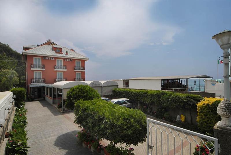Hotel Lido Deiva Marina Exterior photo