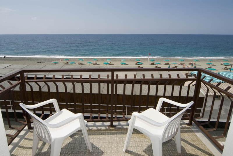 Hotel Lido Deiva Marina Exterior photo