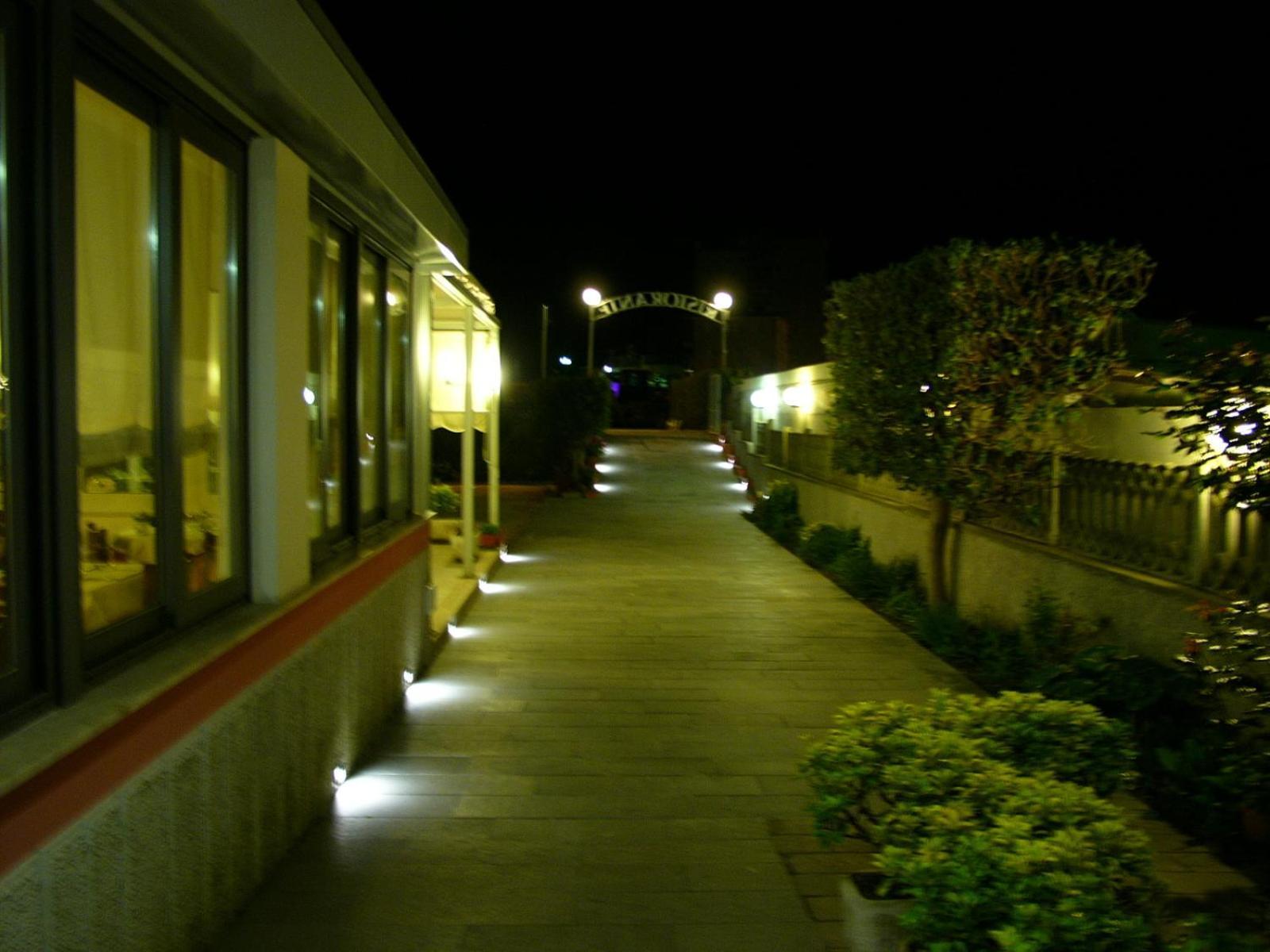 Hotel Lido Deiva Marina Exterior photo