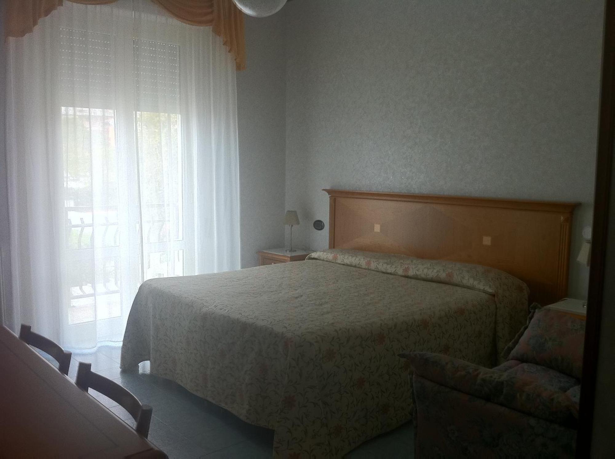 Hotel Lido Deiva Marina Exterior photo