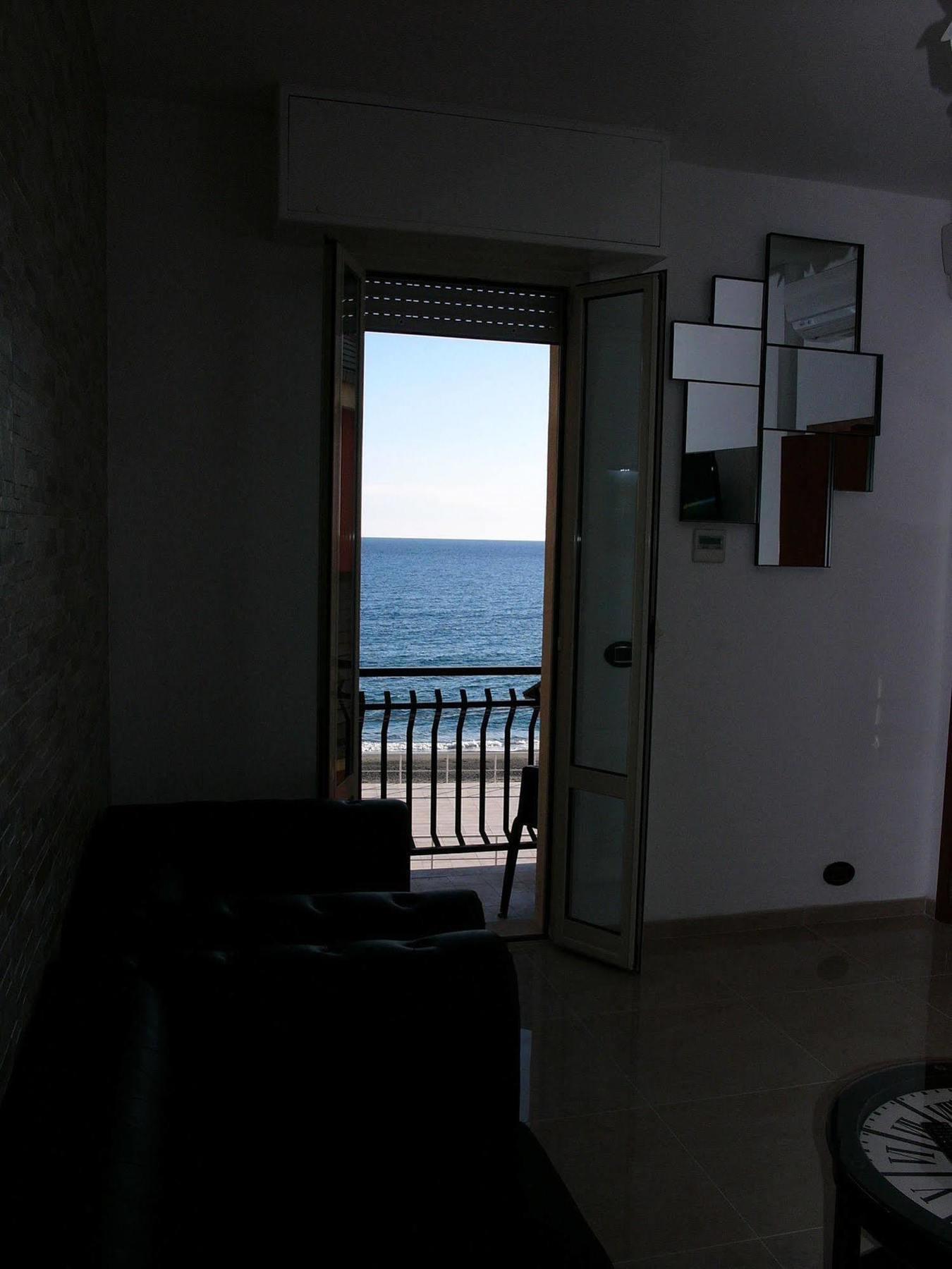 Hotel Lido Deiva Marina Exterior photo