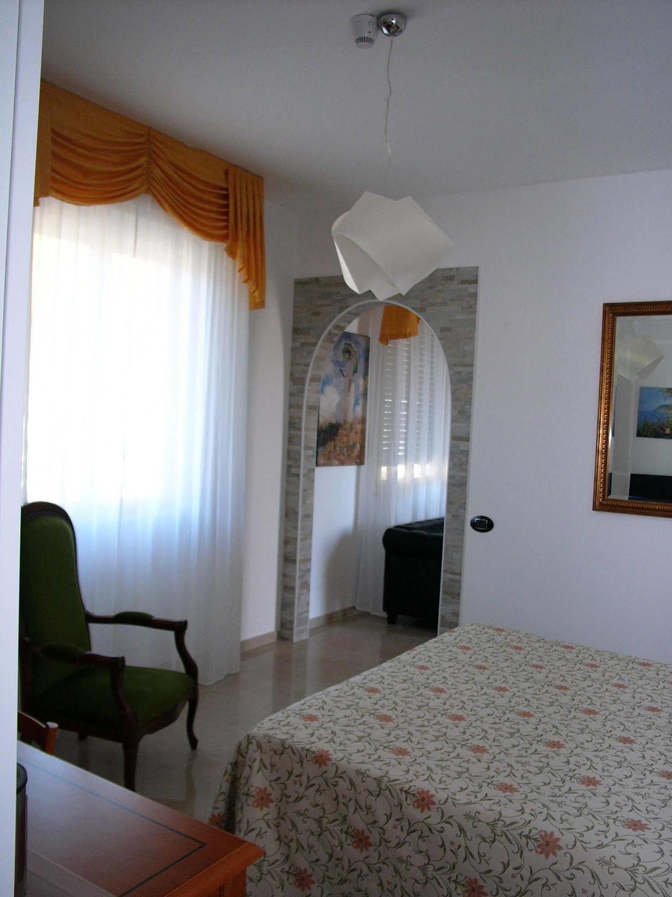 Hotel Lido Deiva Marina Exterior photo